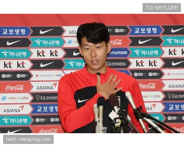 孙兴慜训练完直接去超市买打折菜，这自律和节俭也太反差了吧